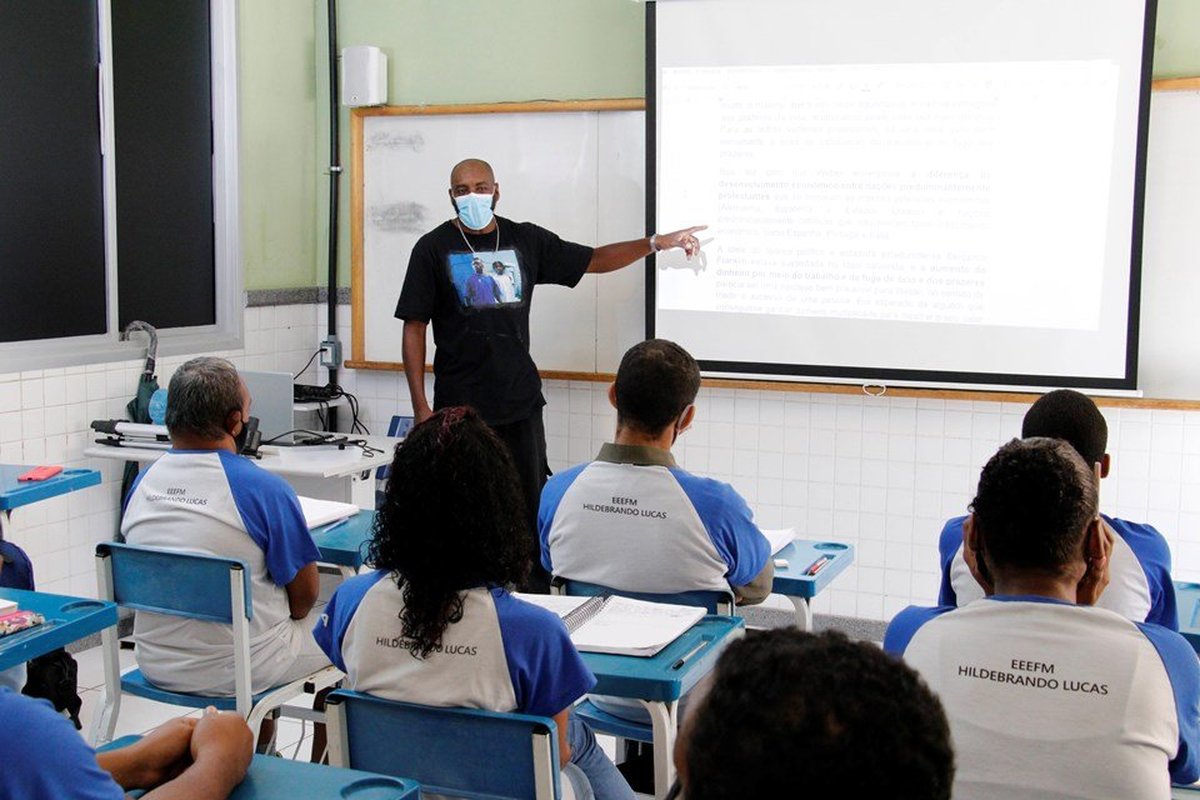 Matrículas abertas para a Educação de Jovens e Adultos para o segundo semestre de 2022 no Espírito Santo