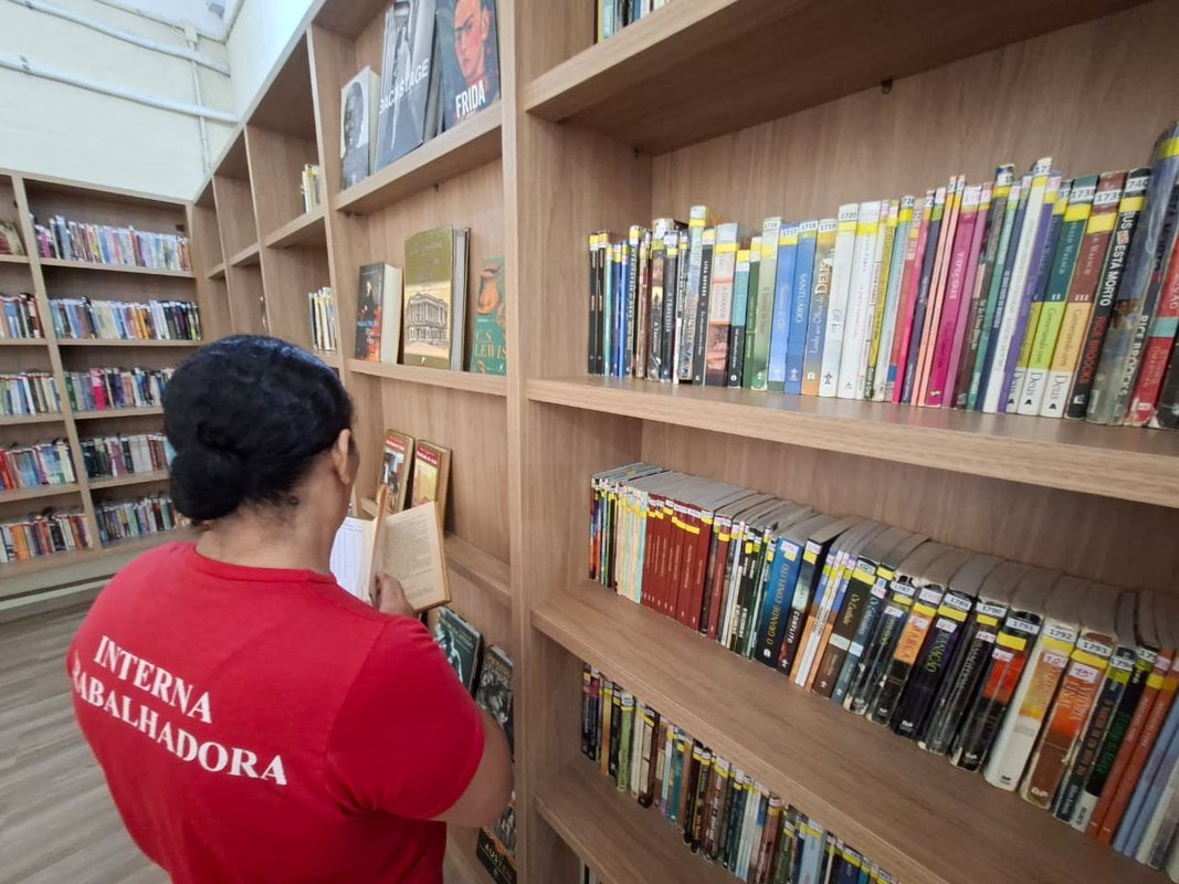 Projeto Remição pela Leitura atende 700 internos em 21 unidades prisionais do Estado