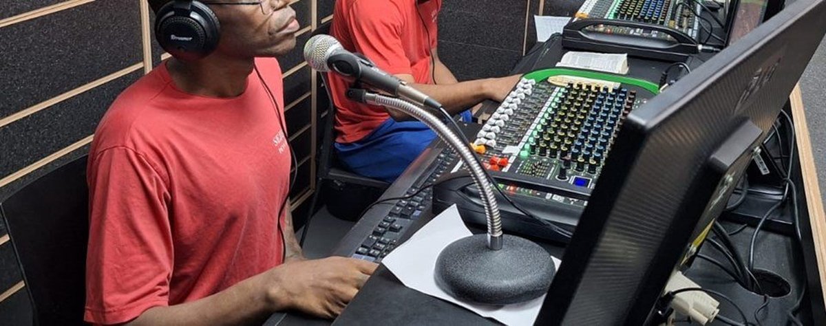 Governo inaugura primeira rádio em unidade prisional do Complexo de Xuri, em Vila Velha
