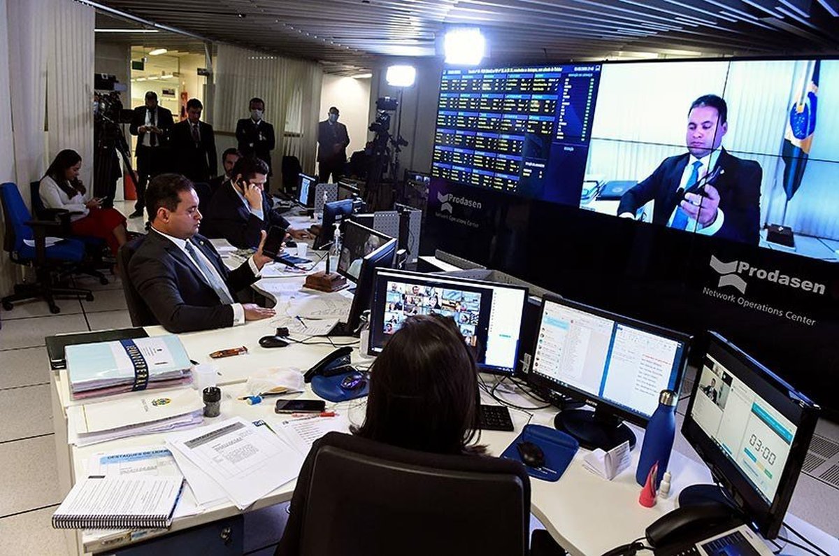 Pressão da equipe econômica de Bolsonaro deixa a Polícia Federal e Polícia Rodoviária Federal com salário congelado até 2021