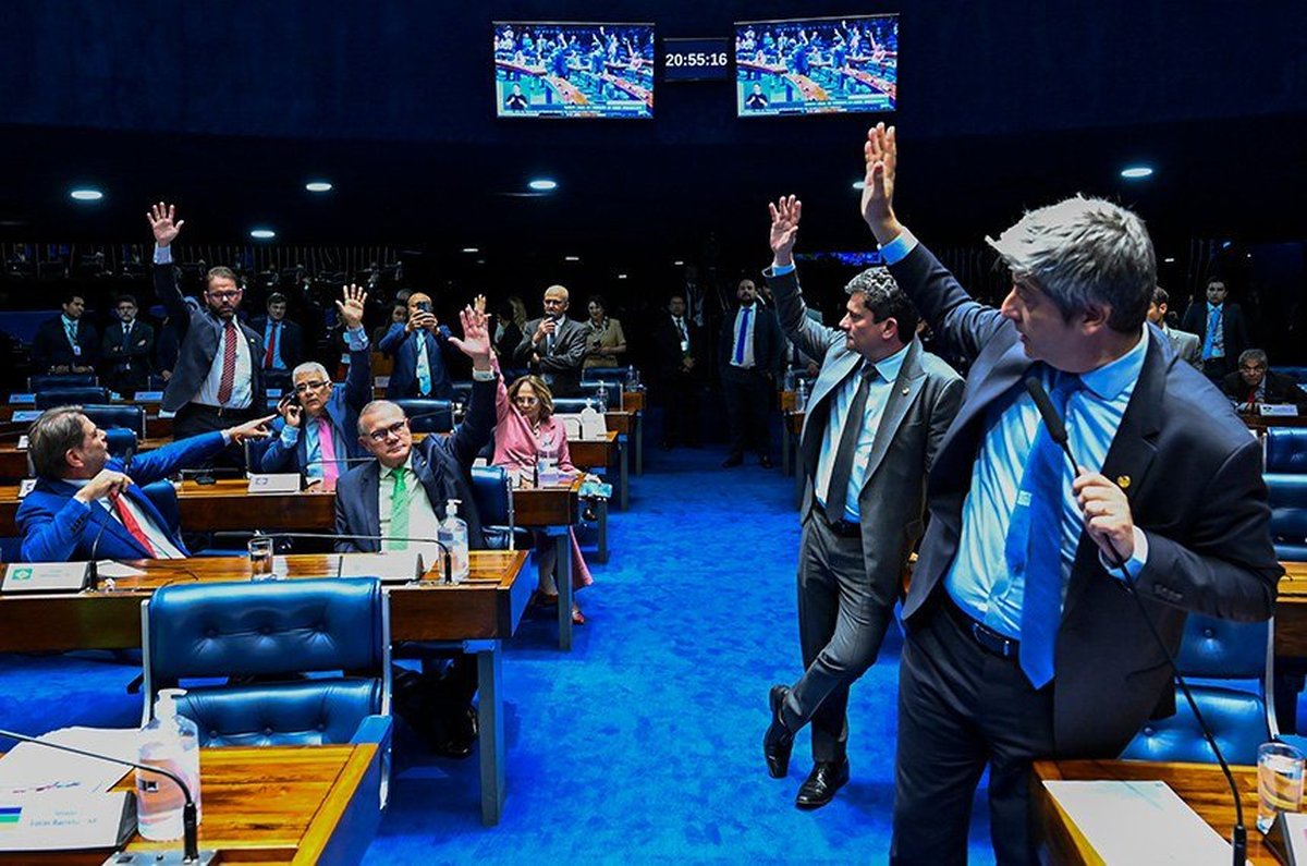 Senado aprova PL Antifacção com penas que podem chegar a 120 anos