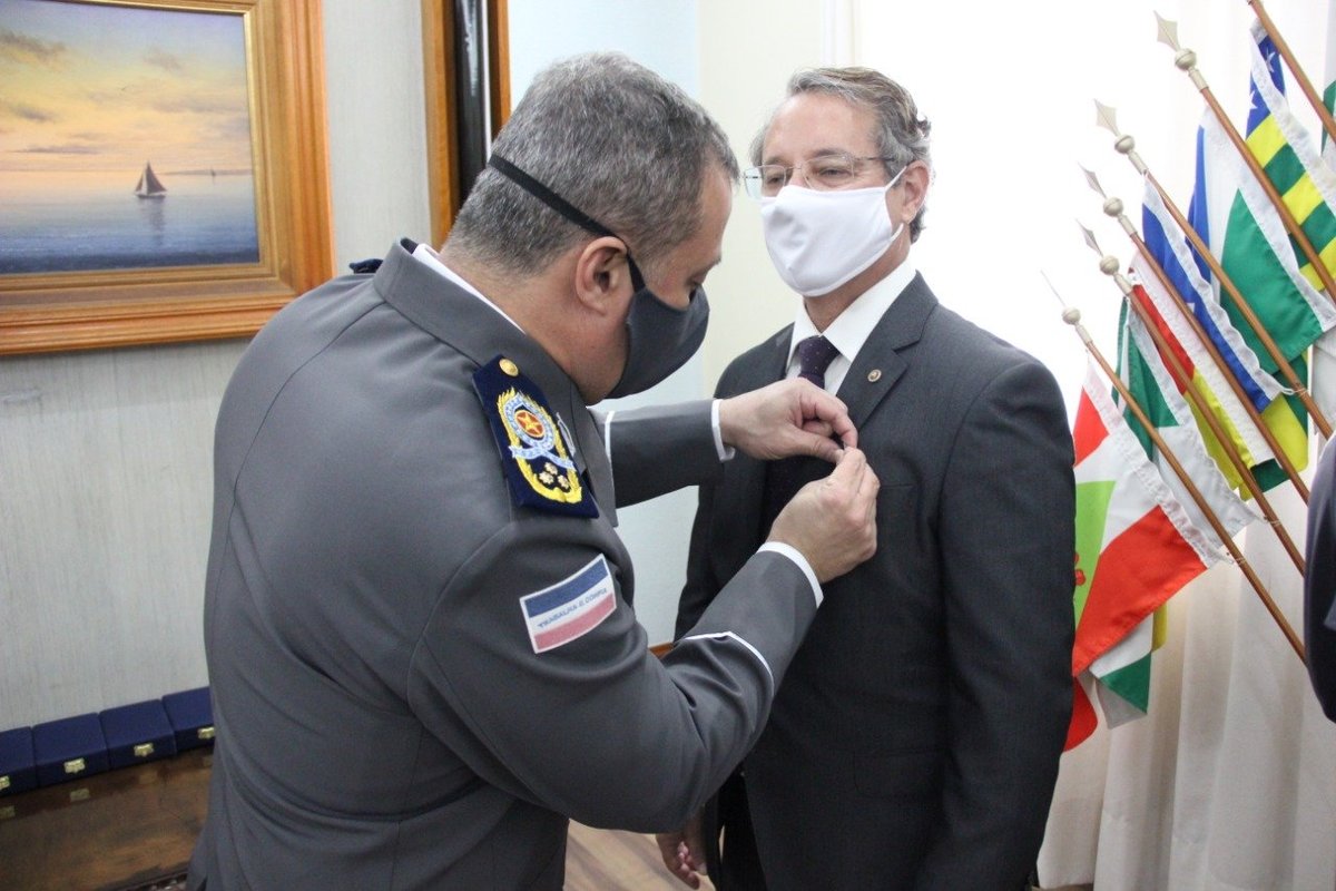 Promotor de Justiça recebe a medalha “Mérito Cinotécnico Policial Militar Capixaba”