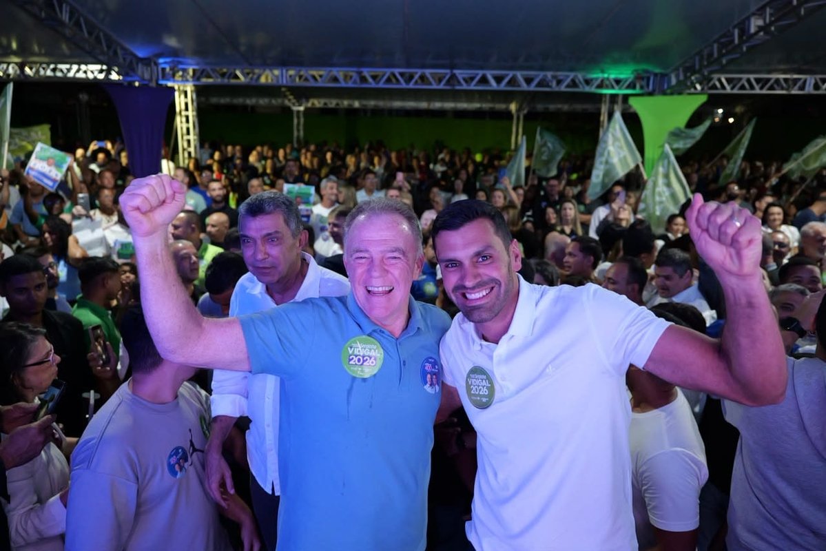 Em primeira caminhada no comércio, Renato Casagrande destaca crescimento na geração de emprego durante seus mandatos de governador