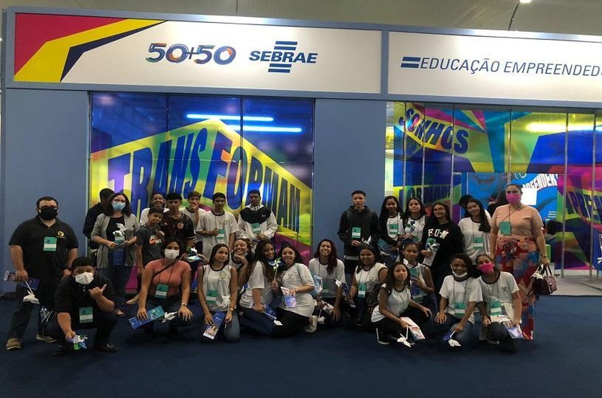 Alunos da Serra participam de feira de empreendedorismo na cidade