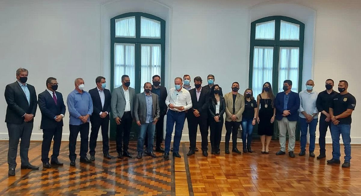 VITÓRIA DO SINDIPOL E DA AGENPOL: Governador acaba com desvio de função na Polícia Civil e lei define atribuições dos agentes de Polícia, que vão ter reajuste salarial de 20% em janeiro