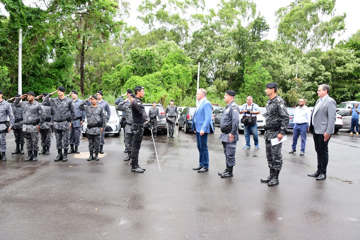 Gesto de gratidão: Governador é aplaudido pela Tropa de Elite da Polícia Militar