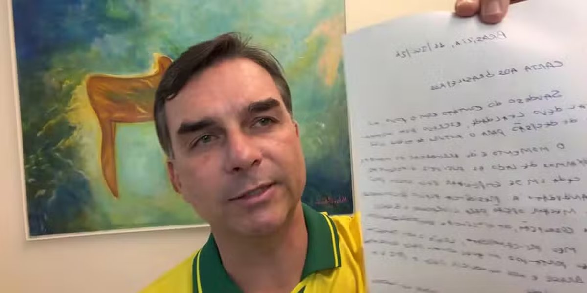 STF suspende visitas de Flávio Bolsonaro ao pai e manda apurar possível propaganda eleitoral antecipada