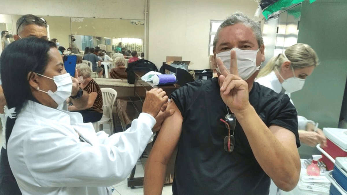 Governador sanciona lei que permite acompanhante fotografar e filmar vacinação contra a Covid/19 em unidades de saúde no Espírito Santo