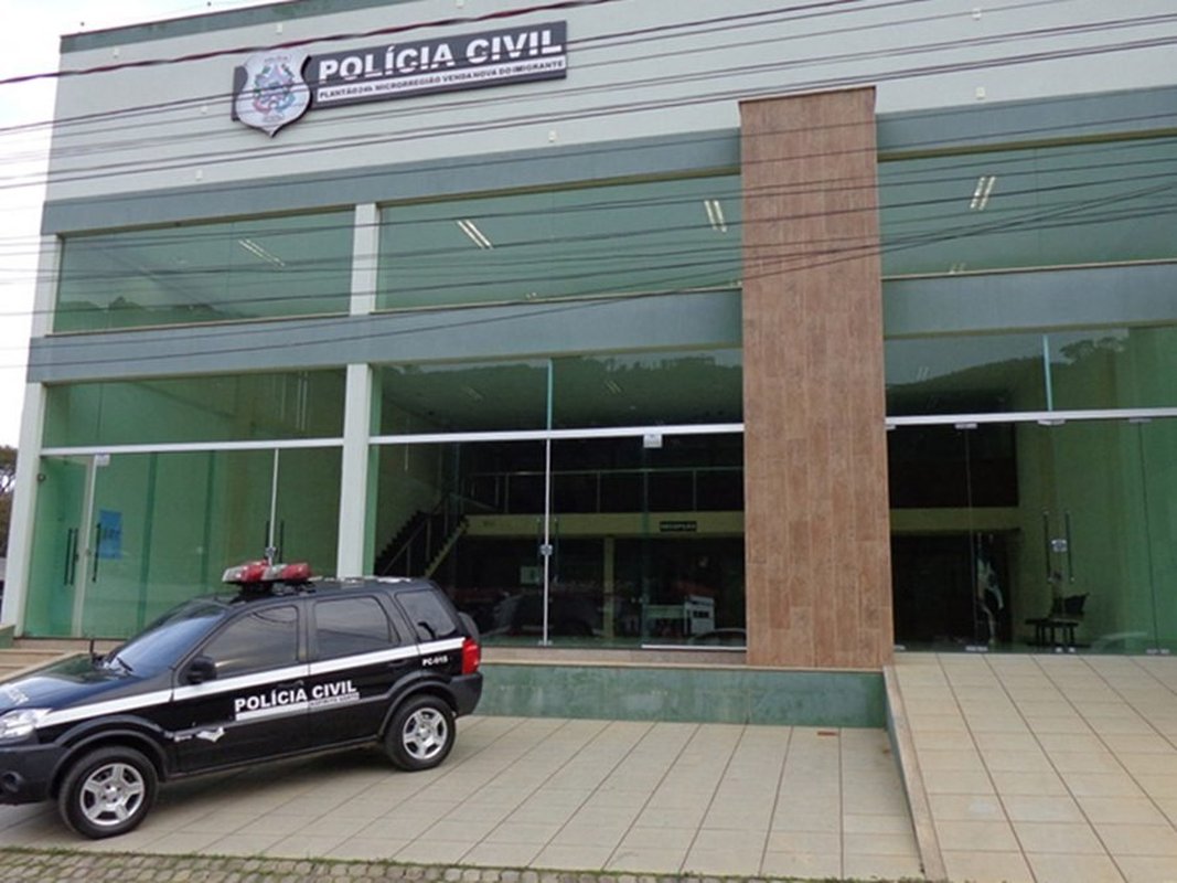 Delegada e agente de Polícia receberam mais de R$ 230 mil em “horas extras” sem trabalhar, diz Ministério Público