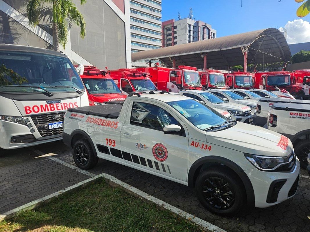 Governo entrega viaturas e equipamentos para Corpo de Bombeiros e Polícia Científica