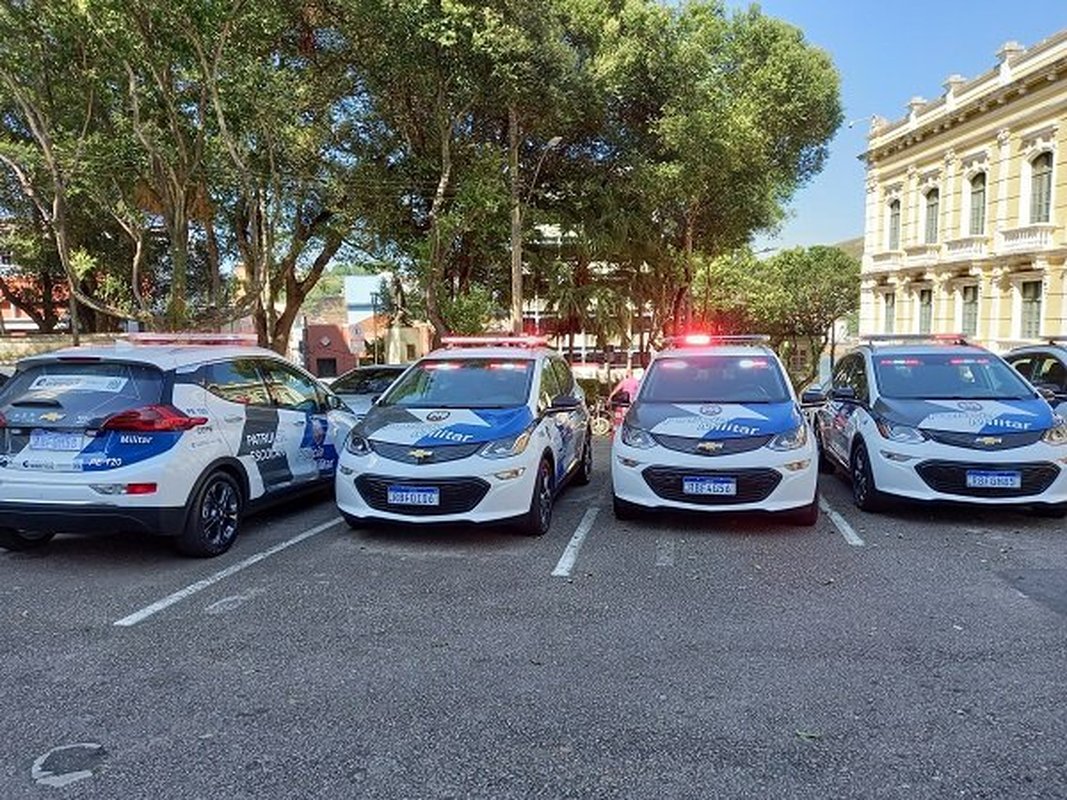 ESPÍRITO SANTO É O PIONEIRO NO BRASIL: Polícia Militar começa a usar viaturas elétricas no trabalho de prevenção em escolas