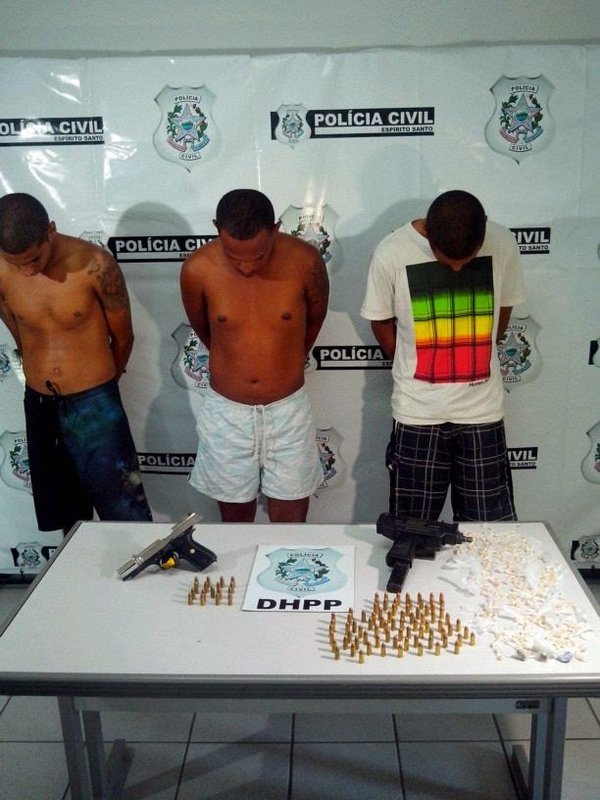 Polícia Civil prende três acusados de tráfico e homicídios com submetralhadora Uzi