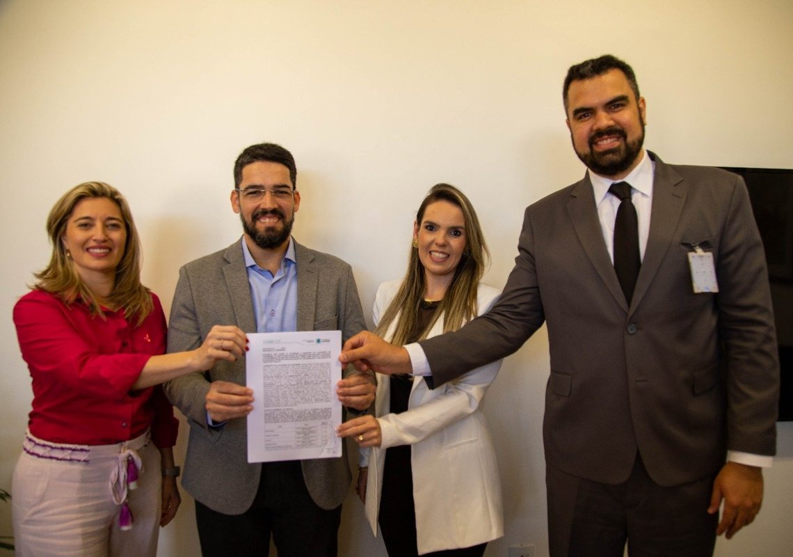 Cachoeiro assina contrato para realização de concurso público