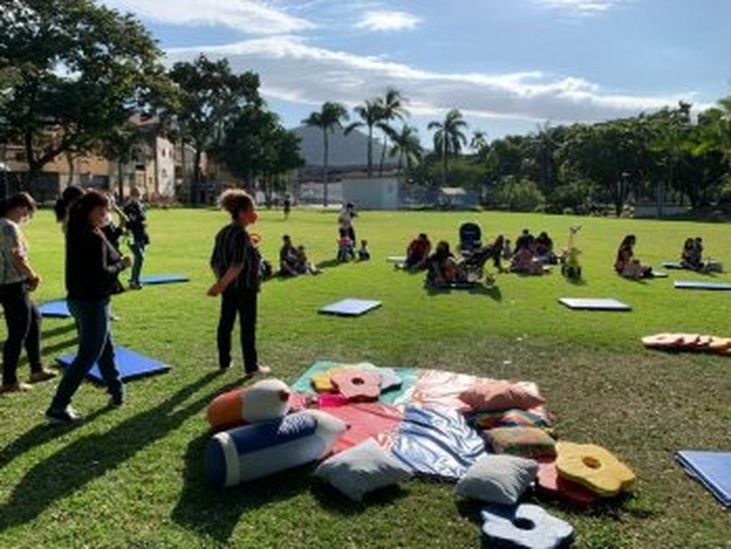 CMEI no Bairro da Penha promove oficina de massagem Shantala para famílias da comunidade