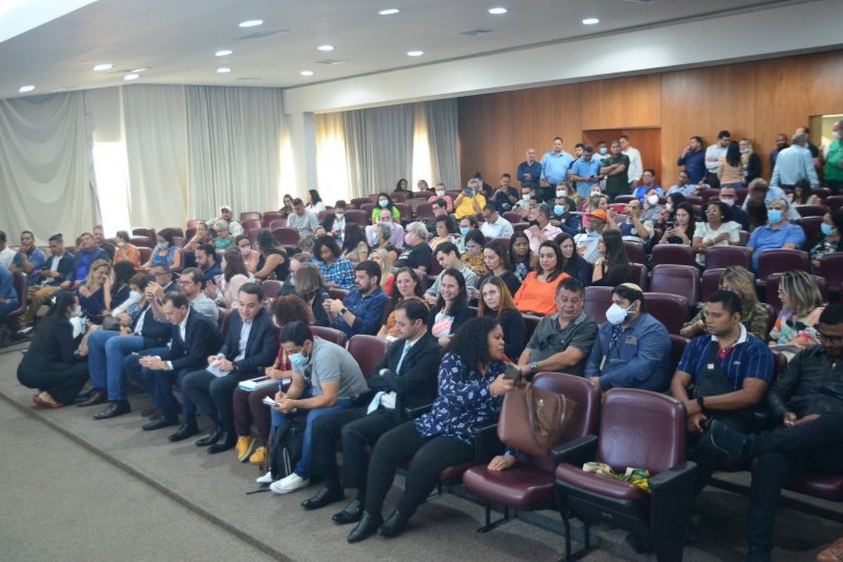Prefeitura anuncia reajuste salarial para servidores de Vitória