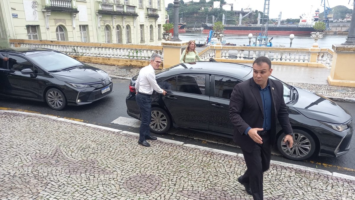 Casagrande e governador de Minas se reúnem no Palácio Anchieta para discutir acordo da tragédia de Mariana