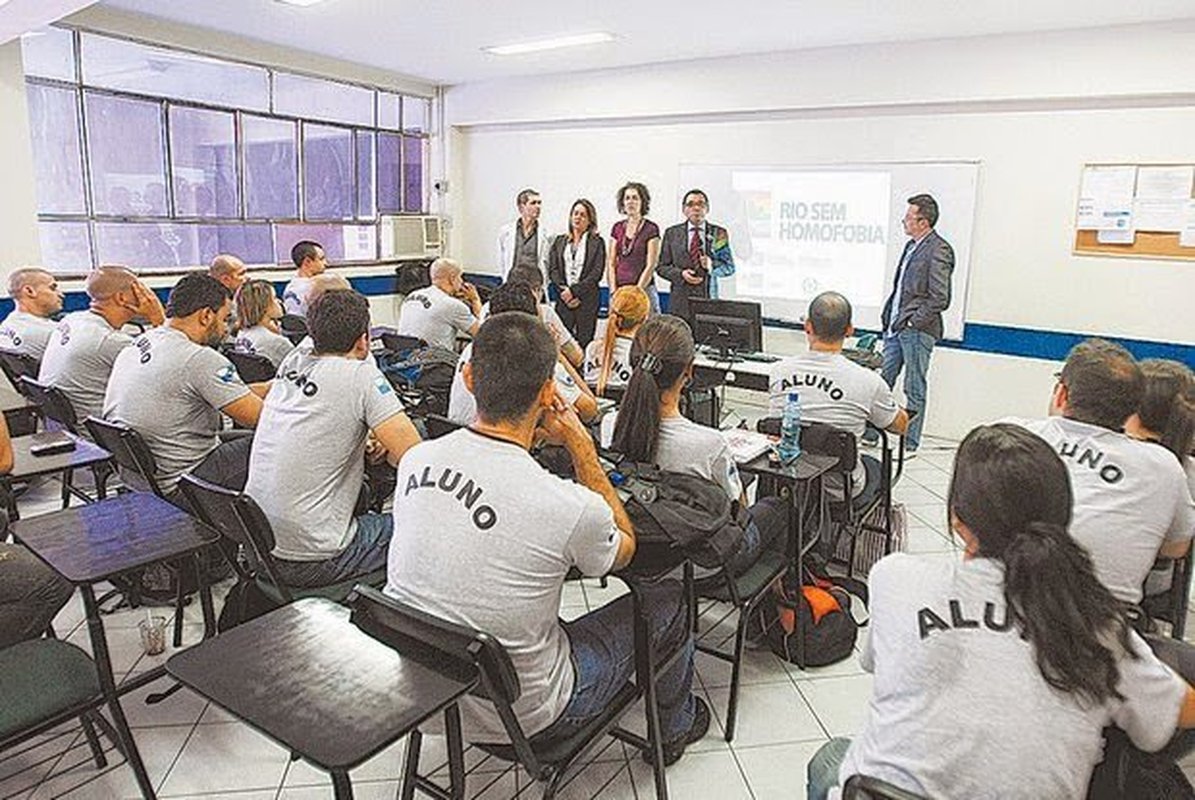 Polícia do Rio vai ter tropa para abordagem a homossexuais