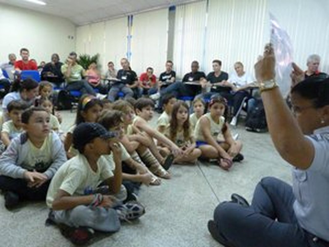 Coordenador do Proerd da Polícia Militar recebe homenagem internacional da Arcellor Mittal