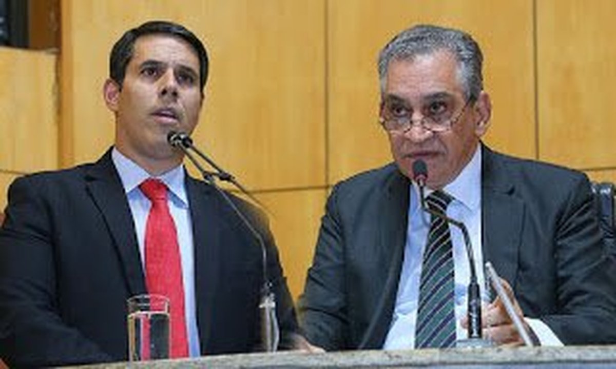 PROPOSTA, QUE PREVÊ PAGAMENTO DE 40% DE INSALUBRIDADE A POLICIAIS, LEVA TAMBÉM ASSINATURA DE ENIVALDO DOS ANJOS: Amaro Neto apresenta projeto INCONSTITUCIONAL para fazer média com a polícia