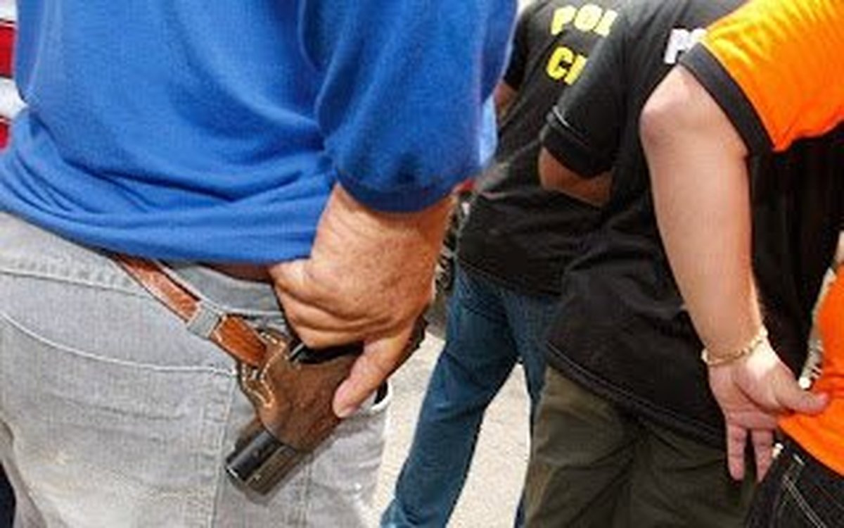 Maioria apoia porte de arma para policiais e bombeiros militares aposentados, conclui enquete feita pelo Senado