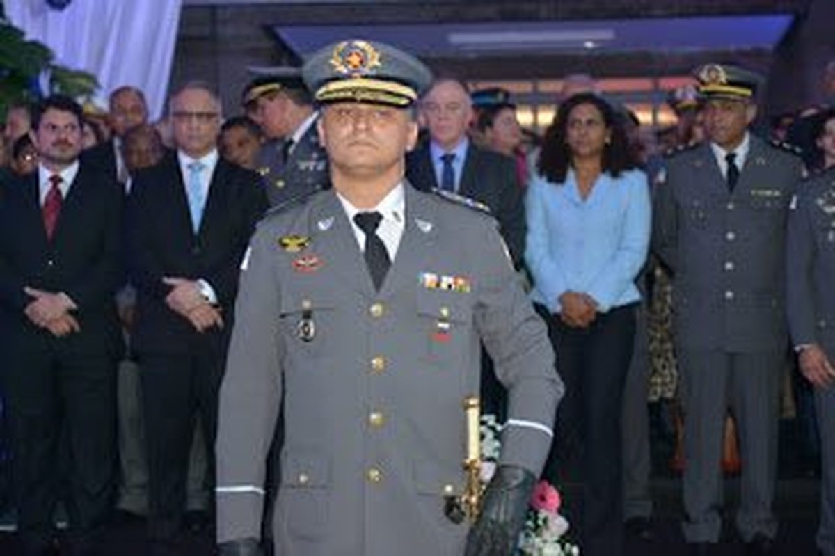 NOVAS LEIS VÃO CORRIGIR INJUSTIÇAS COMETIDAS POR HARTUNG, NYLTON RODRIGUES E RAMALHO: Comando da Polícia Militar entrega às Associações de Classe propostas para alteração das Leis de Promoção de Praça