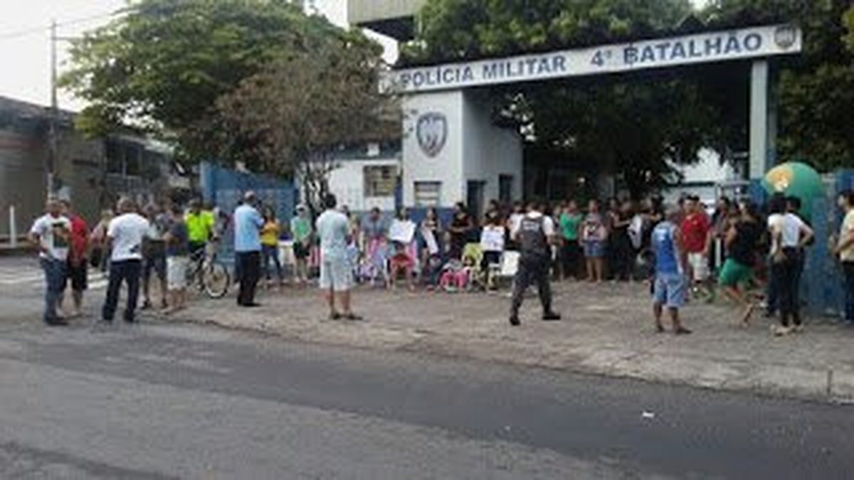 CAPIXABA INSTRUTOR DA SWAT, MARCOS DO VAL APOIA A LUTA DOS MILITARES ESTADUAIS POR MELHORES SALÁRIOS: Manifestantes fecham QCG, BME e mais nove Batalhões da PM no Espírito Santo