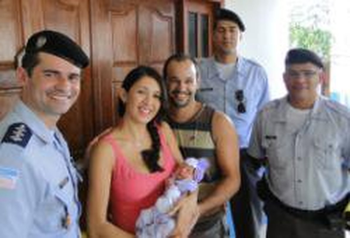 Policiais militares têm ato heróico no nascimento da pequena Yasmin