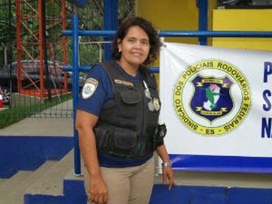 Heroína, a policial rodoviária federal Nagisla Patrícia Ferreira Aires salva a vida de bebê no Espírito Santo