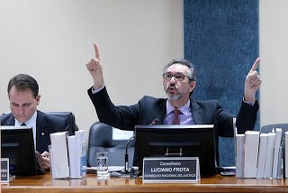 JUÍZES E DESEMBARGADORES TINHAM "DIREITO" ATÉ A PERSONAL TRAINING: CNJ manda Tribunal de Justiça do Rio suspender gastos com academia de ginástica para magistrados e seus familiares