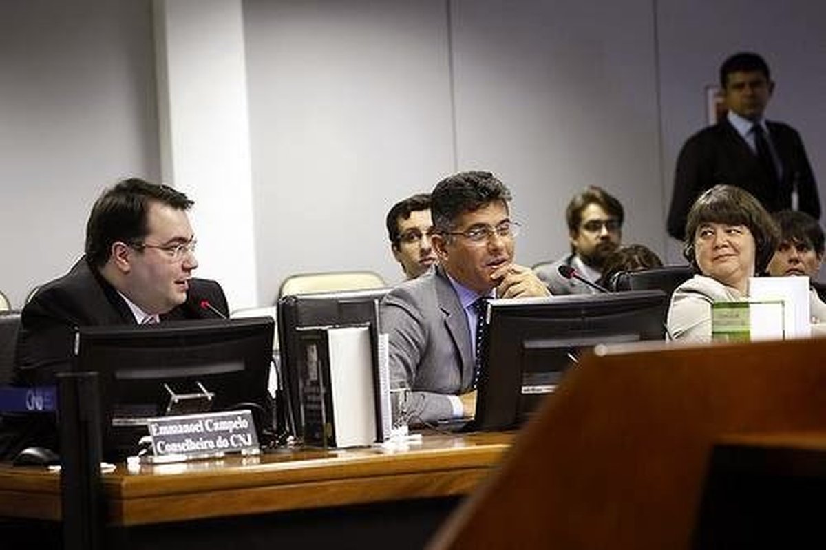 Uso do detector de metais é obrigatório para todos, inclusive para magistrados, promotores de Justiça, advogados e servidores do Judiciário, decide o CNJ
