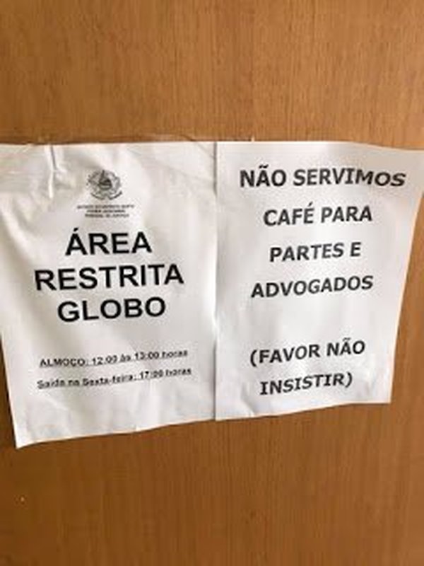 Um aviso deselegante na copa do 9º Juizado Especial Cível de Vitória: o cafezinho proibido