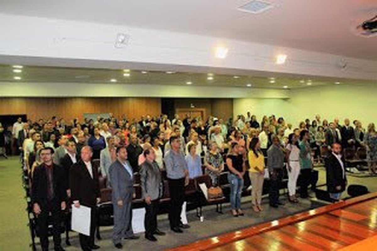 Mais de 240 policiais civis são homenageados pela Câmara Municipal de Vitória