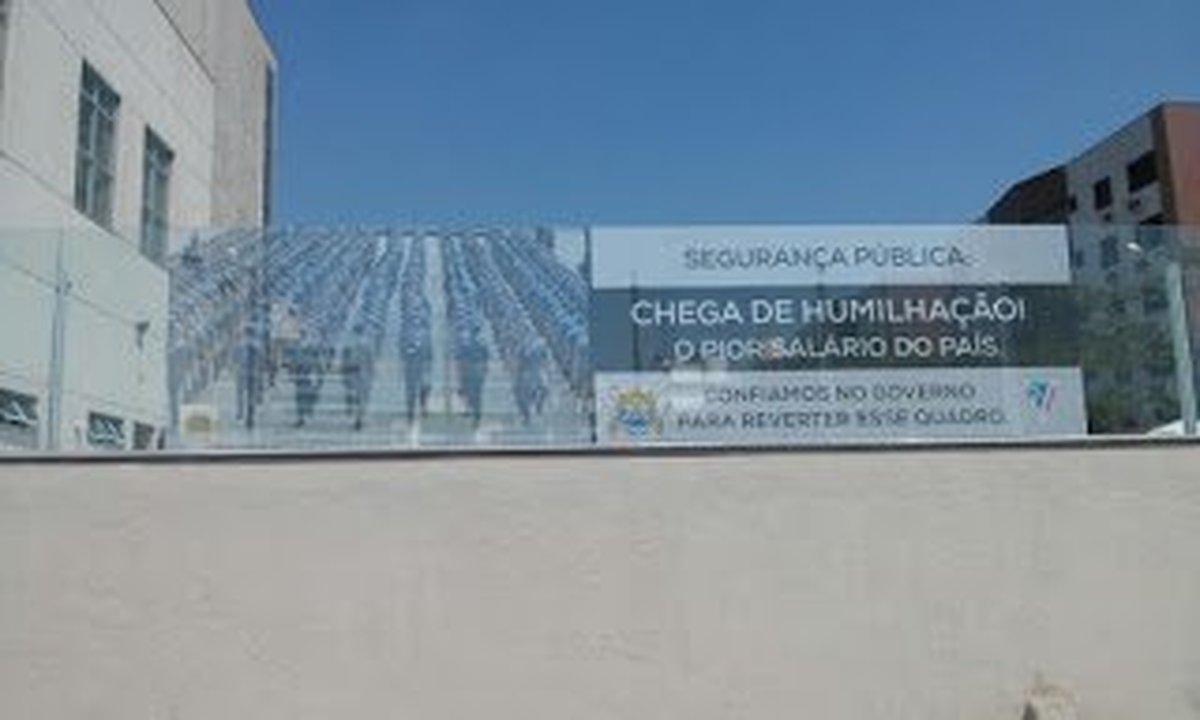 OFICIAIS MILITARES E DELEGADOS DE POLÍCIA ABREM CAMPANHA DE VALORIZAÇÃO NO ESPÍRITO SANTO: “Chega de humilhação; temos o pior salário do País”