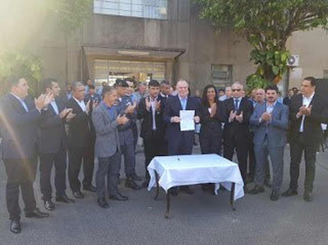 Casagrande entrega 170 novas viaturas à Polícia Militar e anuncia a volta do pagamento de bônus para policiais que apreenderem armas no Espírito Santo