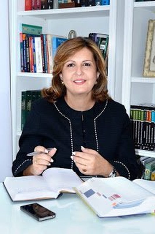 Catarina Gazele lança livro Estatuto da Mulher Casada: Um marco na conquista dos direitos femininos no Brasil