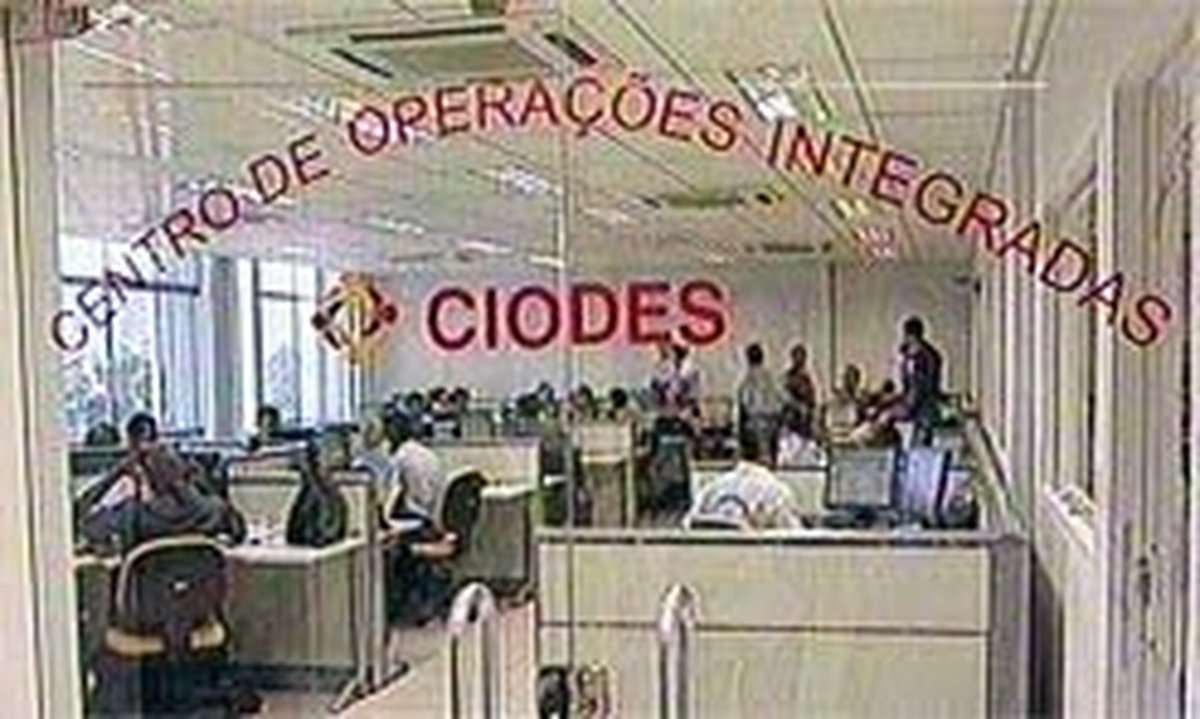 Serviço de emergência da polícia capixaba atende 312 mil ligações por mês e cada atendente custa R$ 3.389,58 ao governo. Já o Detran atende 45 mil ligações e cada atendente custa R$ 5.096,45 aos cofre