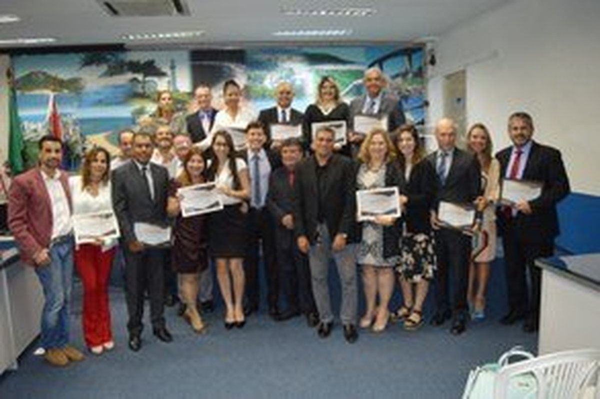 SÃO 25 ANOS DE COMBATE À CRIMINALIDADE E PROFISSIONALISMO:  Delegados da primeira turma de concursados da Polícia Civil do Espírito Santo recebem homenagem da Câmara de Vereadores de Vila Velha
