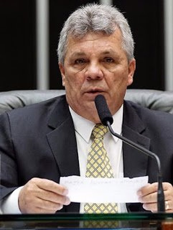 PROJETO MANDA QUE FARDA DAS POLÍCIAS MILITARES SEJA IGUAL EM TODOS OS ESTADOS: Proposta da Lei Orgânica da Segurança Pública é aprovada em comissão da Câmara dos Deputados