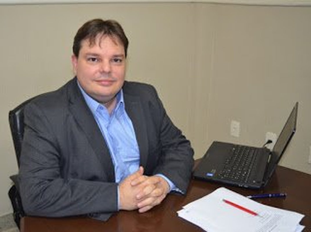 PAULO HARTUNG PRESTA HOMENAGEM A GAÚCHO: Engenheiro civil do Rio Grande do Sul vai assumir a Secretaria da Segurança Pública do Espírito Santo por uma semana