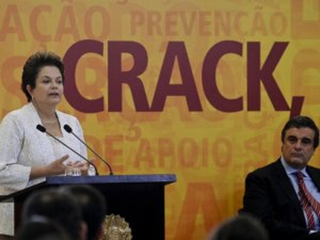 Governo federal anuncia contratação de  mais de 2 mil policiais federais para reforçar a guerra contra o crack e vai internar na marra viciado que recusar tratamento