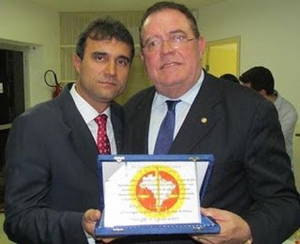 DOUTOR ZENALDO FALA DA PAIXÃO PELO MINISTÉRIO PÚBLICO E PRESTA HOMENAGEM AO IRMÃO, O PROCURADOR DE JUSTIÇA ELIEZER SIQUEIRA DE SOUSA:  “Ele me fez apaixonar pela carreira jurídica”