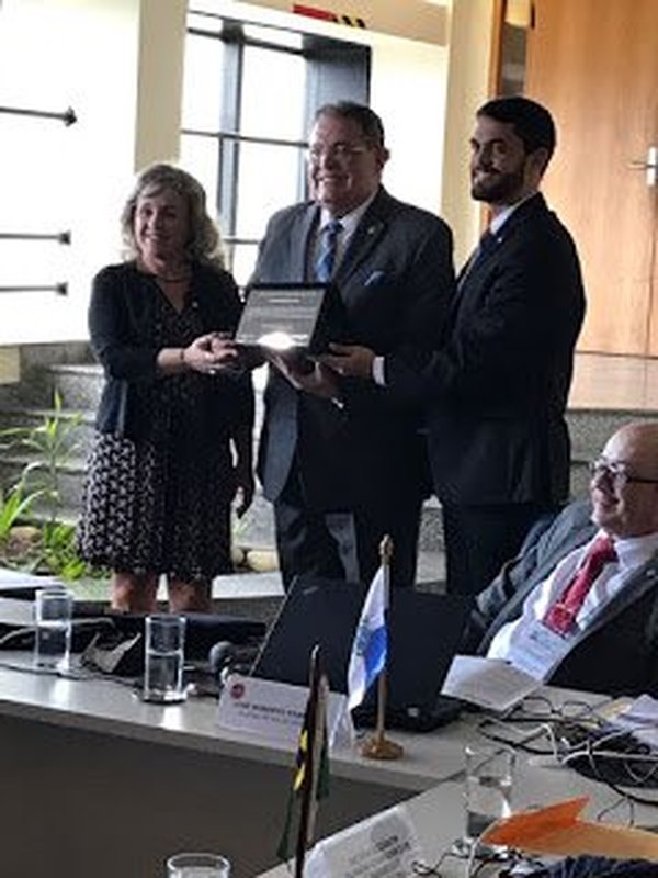 “ JAMAIS ME ACOMODEI OU ME OMITI NA MINHA MISSÃO INSTITUCIONAL”, DIZ ELIEZER SIQUEIRA DE SOUSA: Procurador de Justiça capixaba é homenageado pelo Conselho Nacional dos Ouvidores do Ministério Público
