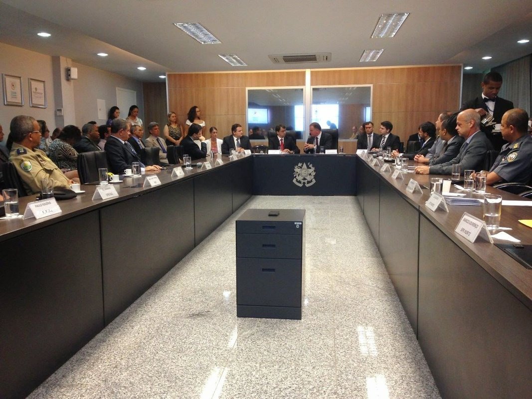 Emoção marca a última reunião do governador à frente do Estado Presente: Casagrande faz apelo para que essência do programa não seja abandonada