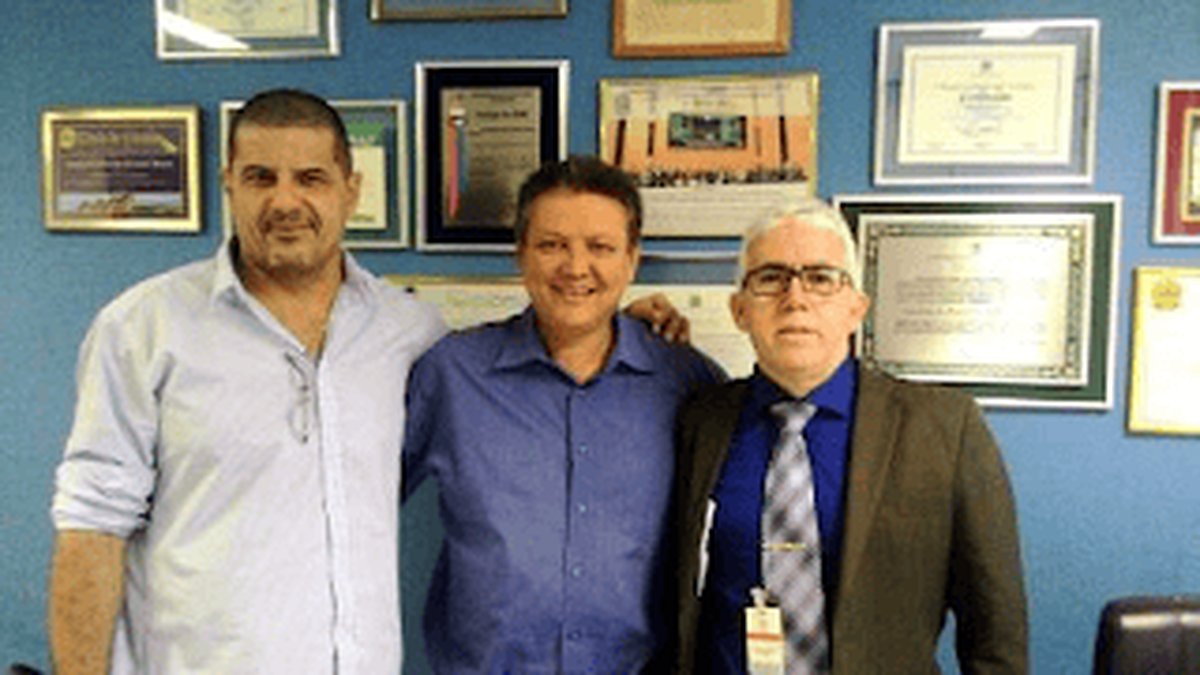 Sindipol/ES entrega pauta de reivindicações ao deputado Euclério Sampaio