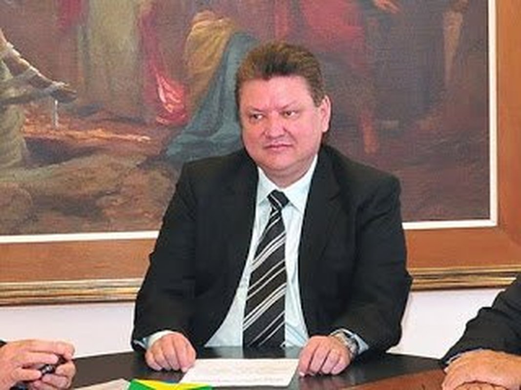 DEPUTADO DENUNCIA IRREGULARIDADES EM CONTRATOS COM EMPRESA DE ‘QUENTINHAS’ E COBRA DA SEJUS AGILIDADE NA INVESTIGAÇÃO: Presidiários estariam comendo  proteína industrial para ração animal no Espírito 