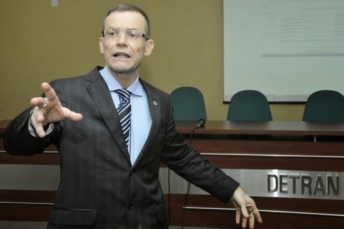 FABIANO CONTARATO PRIVILEGIA A GAZETA E ESNOBA DEMAIS VEÍCULOS DE COMUNICAÇÃO: Detran agora proíbe policiais federais, civis e rodoviários federais, agentes penitenciários e guardas municipais de faze