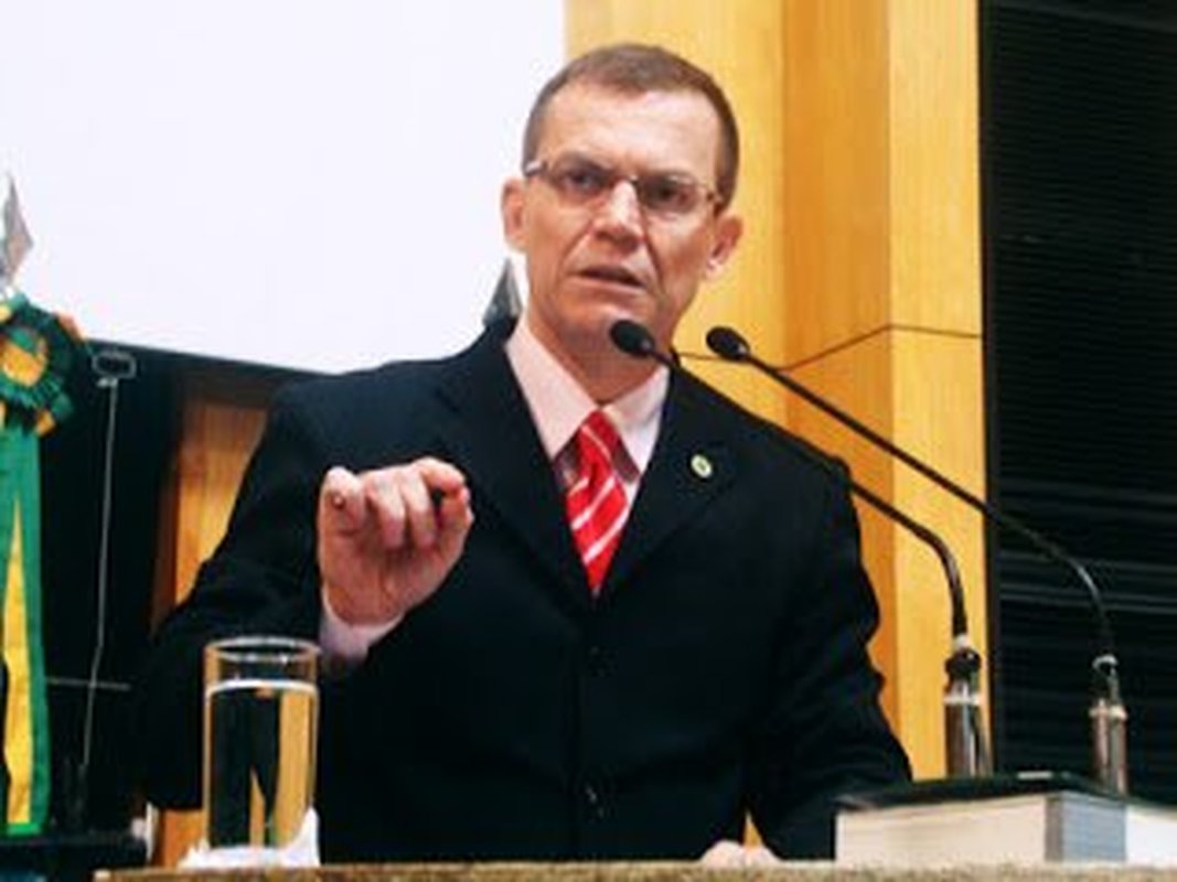 Depois de mais um escândalo, Hartung deve nomear o delegado Fabiano Contarato para assumir a Secretária de Estado da Saúde para fazer uma limpeza na Pasta