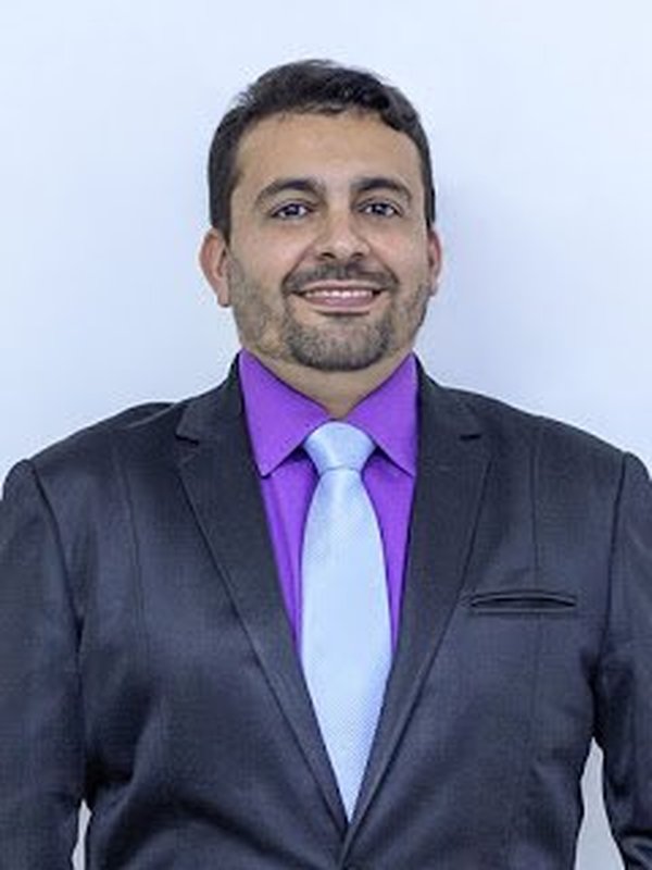 PODER PÚBLICO GASTA QUASE 60 MIL REAIS COM A VIAGEM: Presidente e vice-presidente da Câmara de Viana viajam à China para participar de Exposição de Equipamentos  Médicos