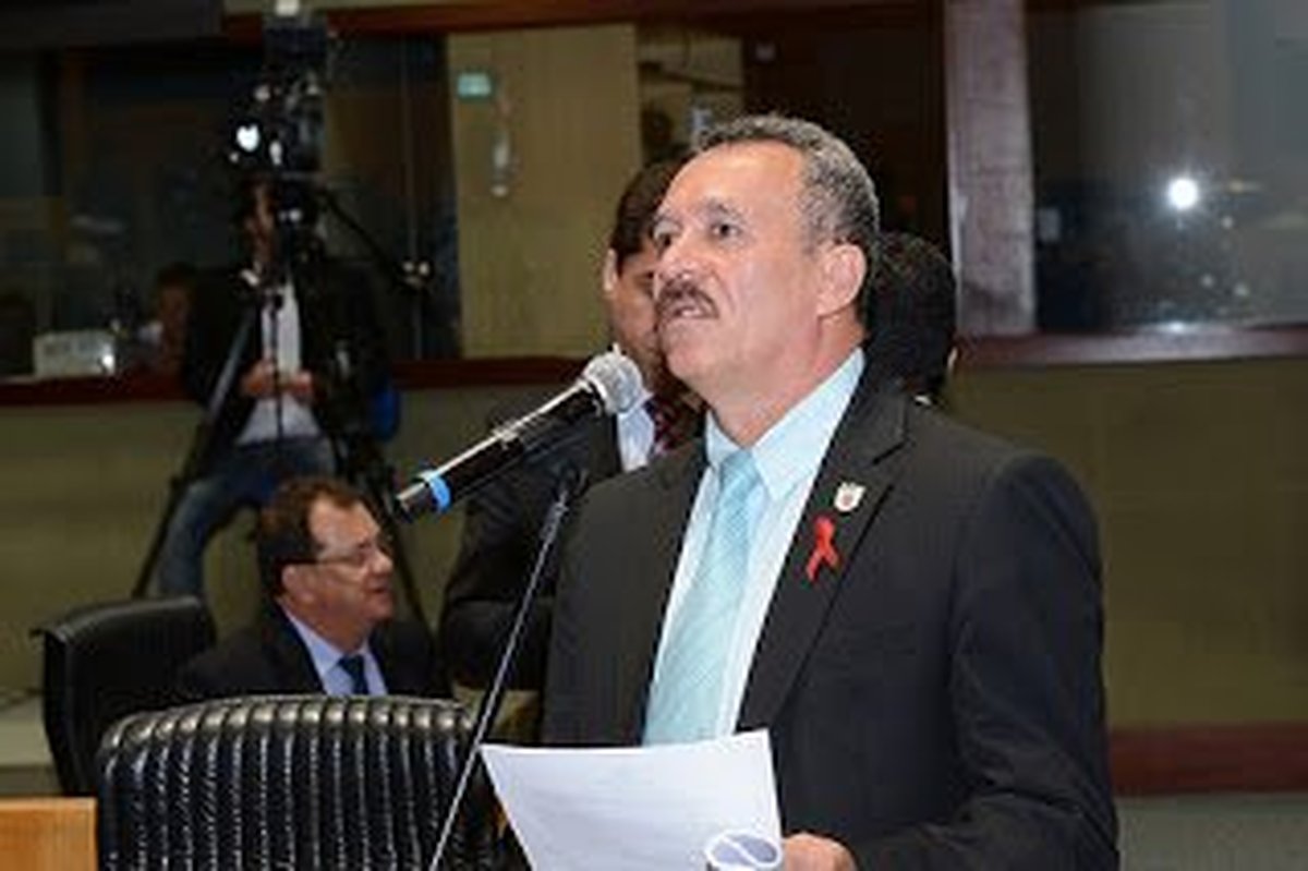 Gilsinho Lopes se rende a Paulo Hartung e retira assinatura de requerimento que iria criar Blocão de oposição ao governador