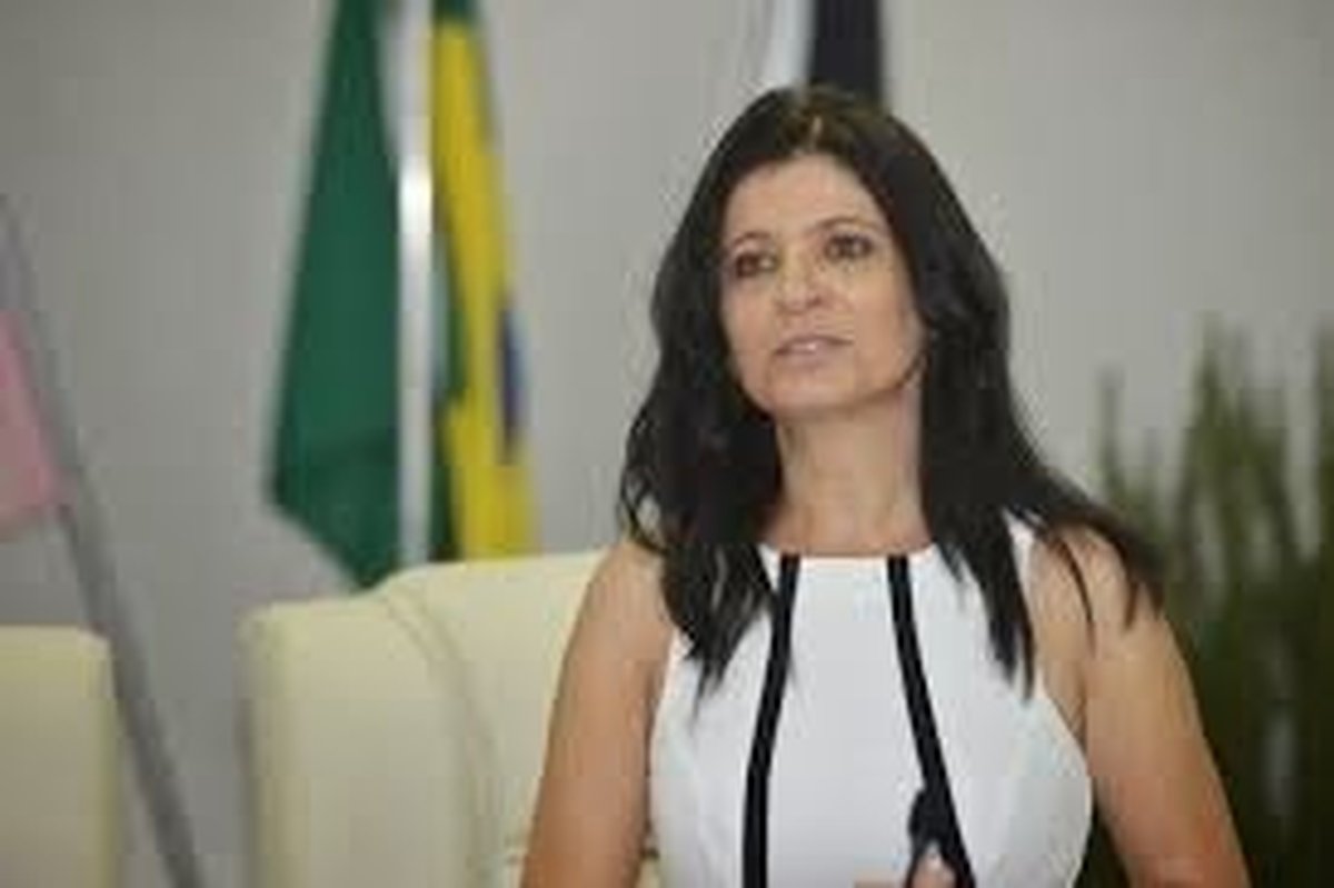 Gracimeri Soeiro não aguenta pressão externa, atende pedido de delegado-corregedor e mantém afastado  delegado que tentou investigar crimes em casas de shows em Guarapari